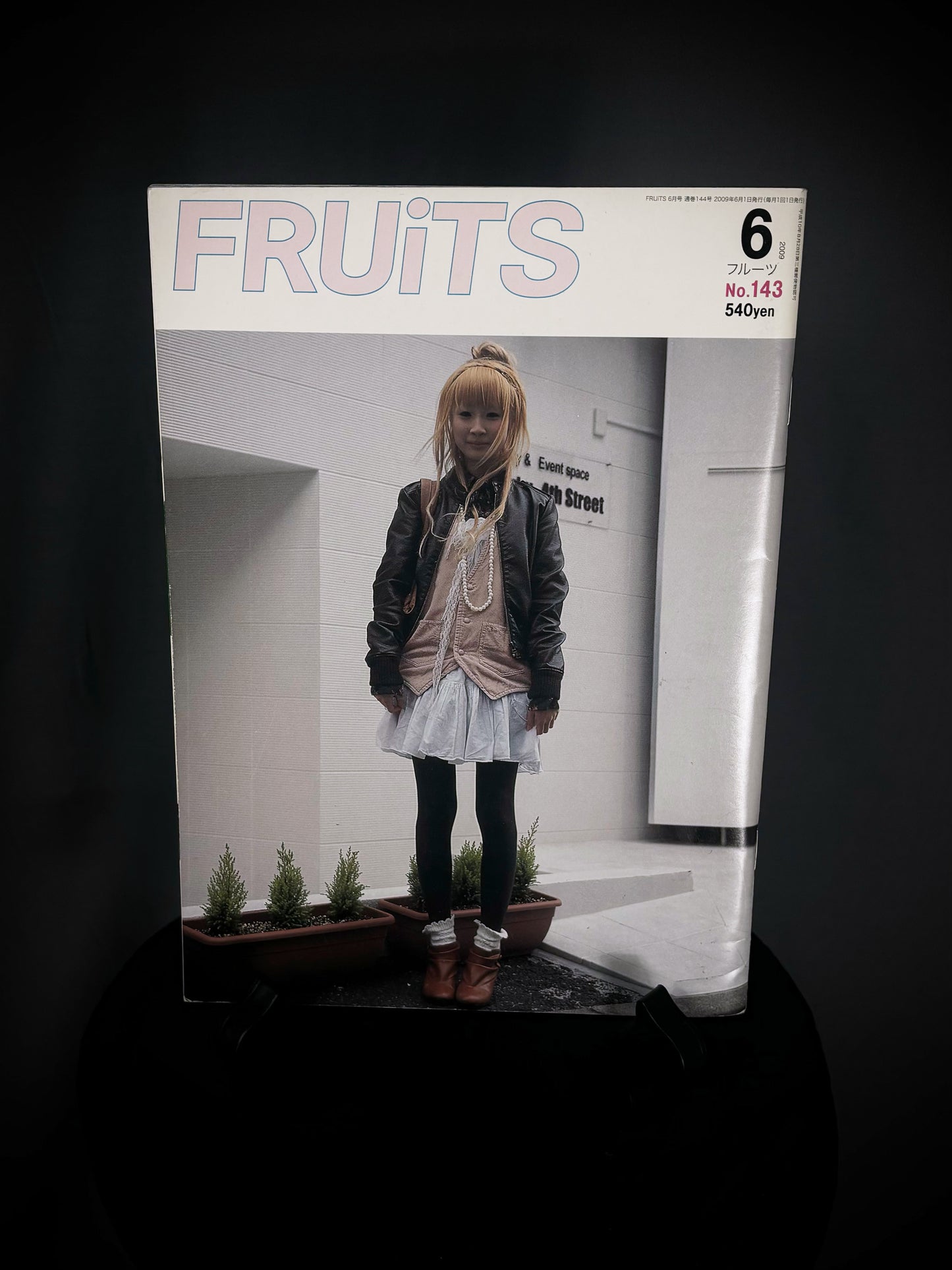 FRUiTS Magazine No.143 June 2009